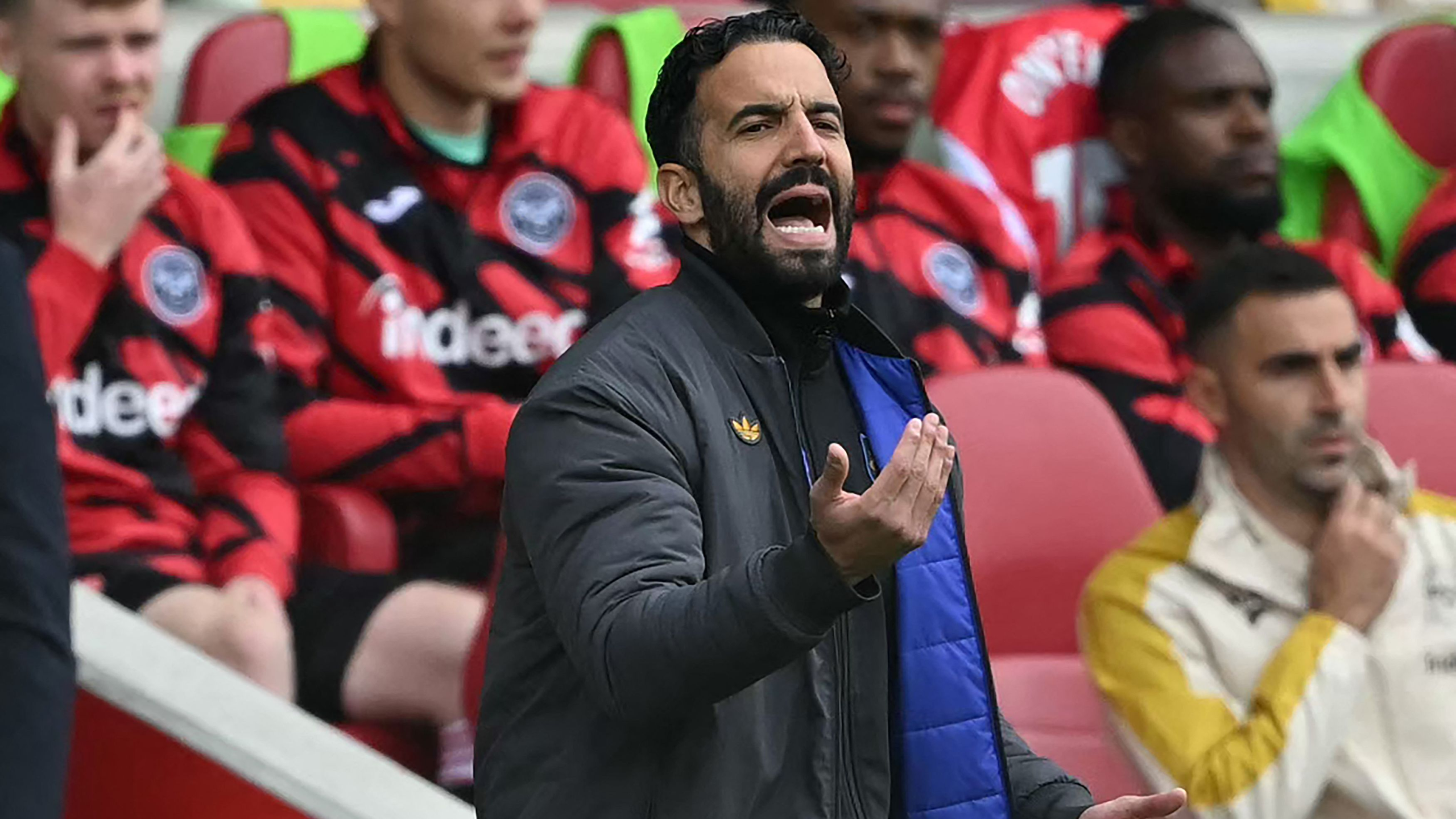 ‘Dalam posisi yang tidak diinginkannya!’ – Ruben Amorim dihancurkan oleh Micah Richards atas taktik Man Utd dalam kekalahan Brentford