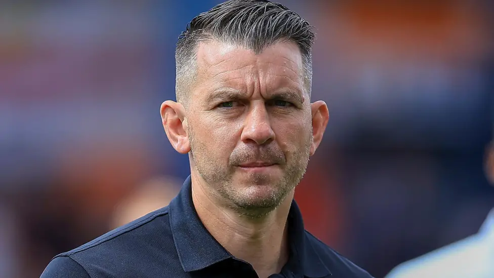 Luton pecat Bloomfield setelah sembilan bulan bertugas