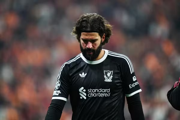 Slot mengonfirmasi tingkat keparahan cedera Alisson: ‘Tidak pernah positif jika Anda keluar seperti ini’